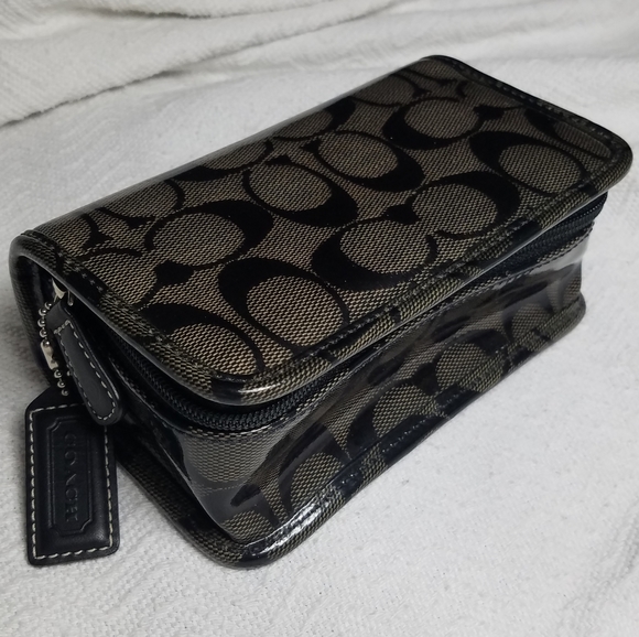 Has anyone seen another one? Coach makeup case - Picture 2 of 9